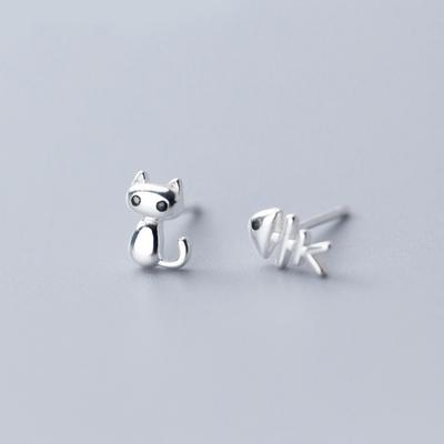 Asymmetrical Cat Fish Bone Stud Earrings Women's Simple Light Luxury Short Earrings