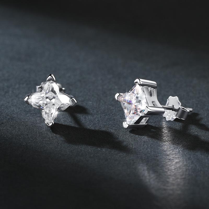

Minimalist S925 Sterling Silver Four-Leaf Clover Moissanite Stud Earrings for Women 1.2 Carat + 1.2 Carat