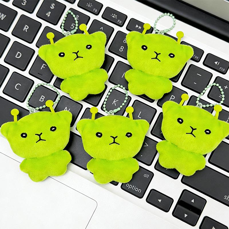 Grüner Mini-Alien-Katzen-Plüsch-Schlüsselanhänger Niedlicher Weicher Stofftier-Schlüsselanhänger Handgemachte Puppen-Accessoires für Taschen Rucksäcke Hängende Dekoration