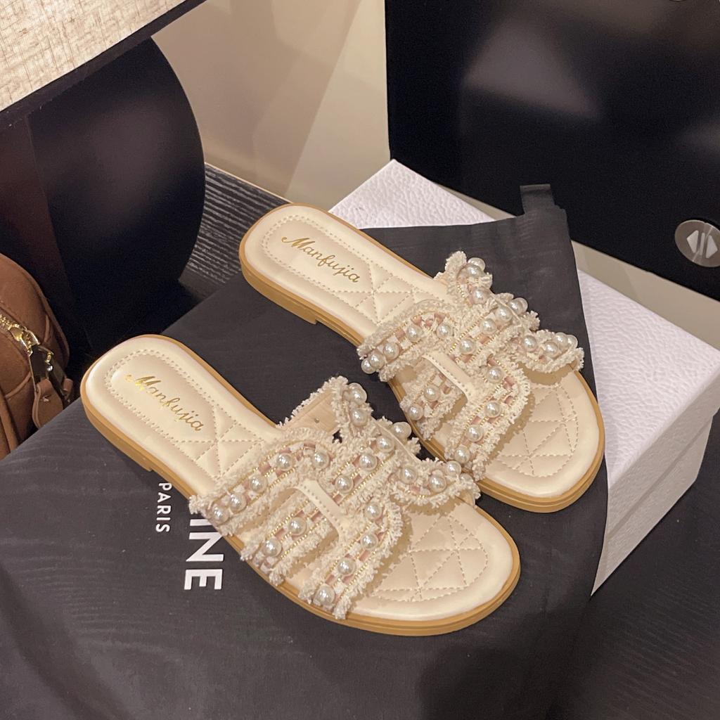 Internet celebrity small fragrant wind pearl slippers women's summer 2025 new wear flat beach one word sandals fashion with skirt