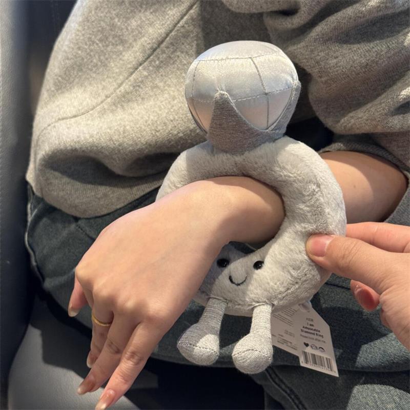 Urocza Pluszowa Lalka Pierścionek z Diamentem Zabawka Brelok Wisiorek Ozdoby do Zawieszenia na Torbie Zawieszka do Plecaka Dziewczęcy Breloczek Prezent na Walentynki Boże Narodzenie