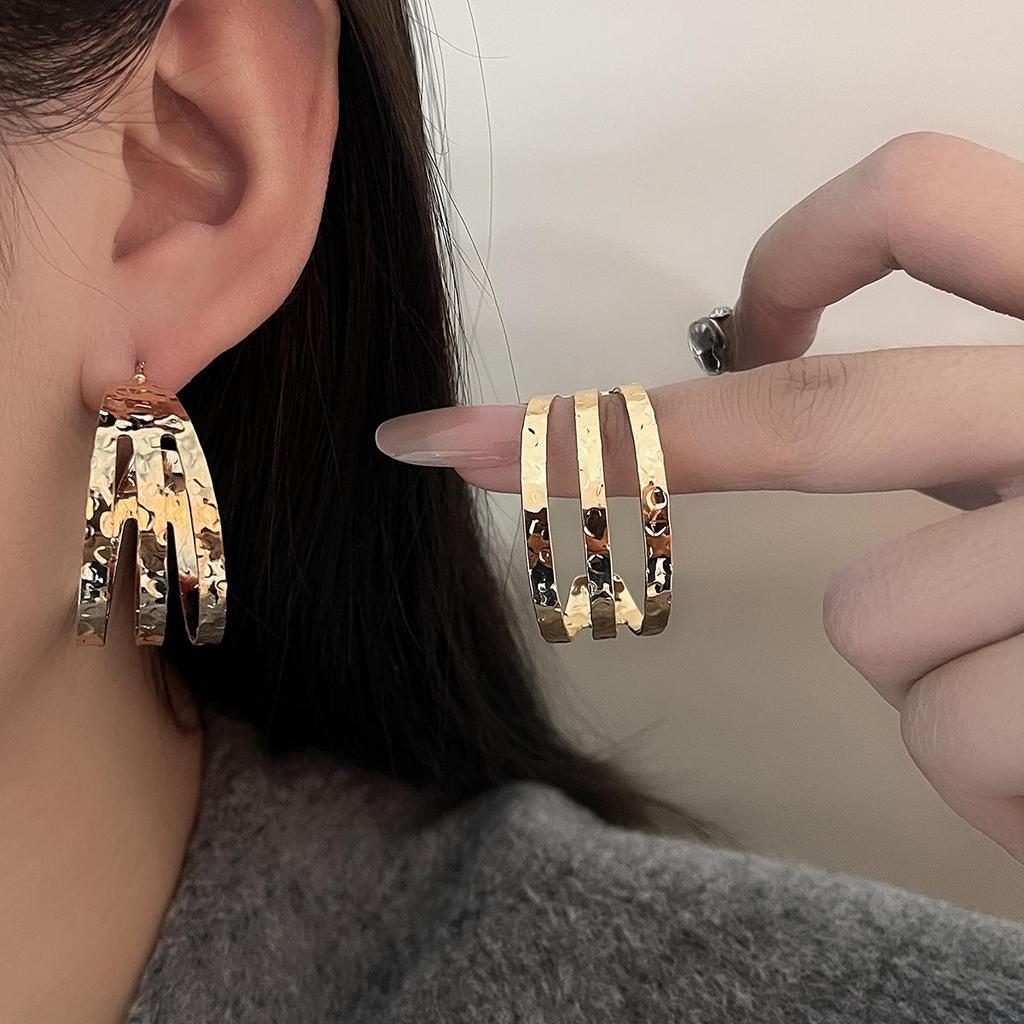 European & American Minimalist Metal C-Shaped Earrings: Multi-Layer Circle Design for a Luxurious, Trendy Look