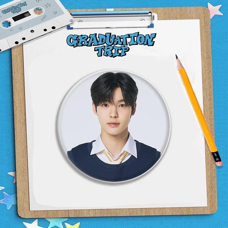 SMTR25 High School Variety Show Merchandise: Badge, Mirror Keychain, Tinplate Brooch. Badge