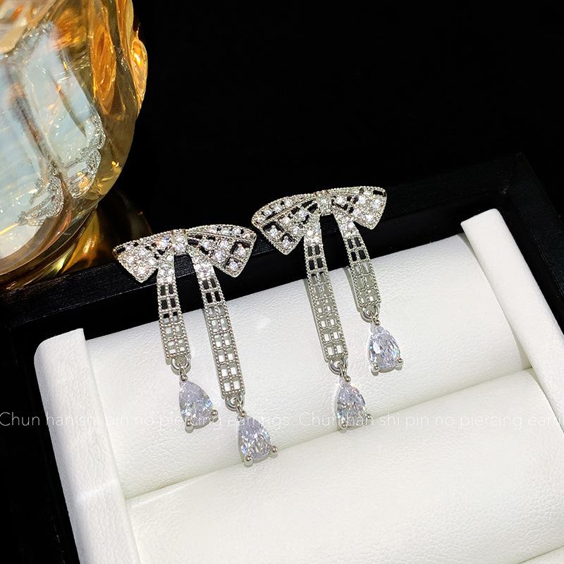 

No pierced earrings, sweet bow, slightly inlaid zircon stud earrings, light luxury, high-end earrings, design, niche earrings.