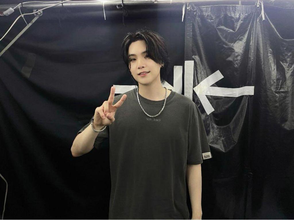 [USED] BTS SUGA agustd Yoongi D-DAY T-shirt L worn by SUGA