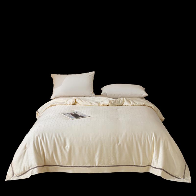 

Muji All-Season Polyester Fiber Quilt B24-77