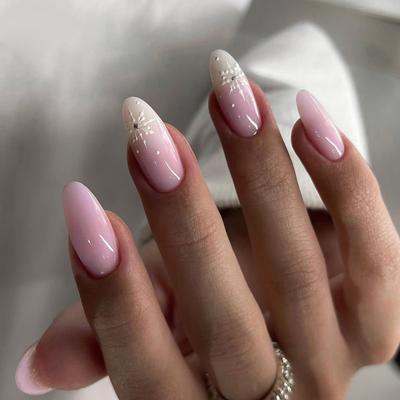 Noel Kar Tanesi Tırnaklar Pembe Düz Renk Manikür Kısa Badem Tırnak Parçası Takma Tırnaklar