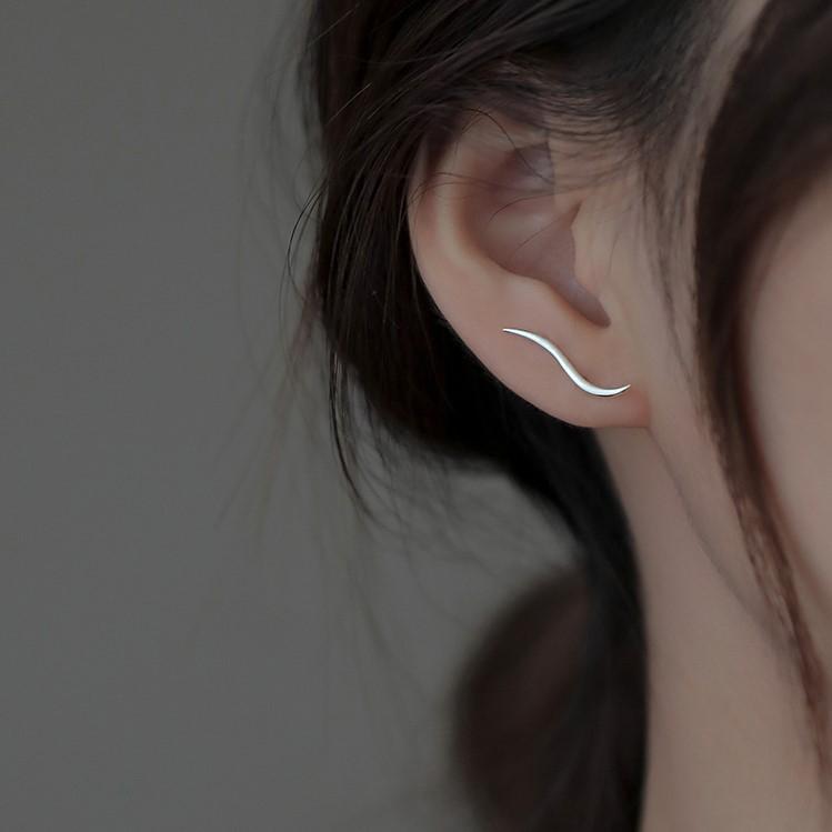 Geometric Line Wave-shaped Stud Earrings for Women, Featuring Minimalist Style, Elegant and Luxurious Look, High-end and Fashionable Ear Accessories.