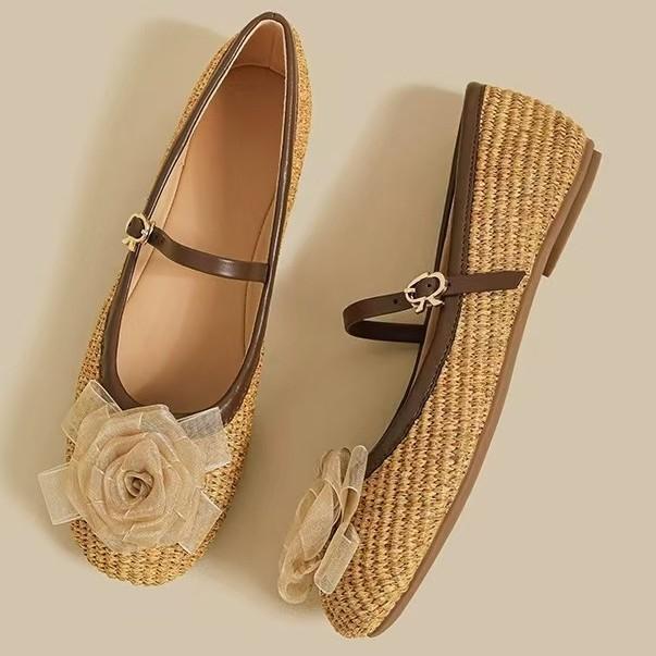 Fashion 2025 Spring and Summer New Women's Shoes Woven Hollow Design Sandals Square Toe Buckle Flat Shoes for Women