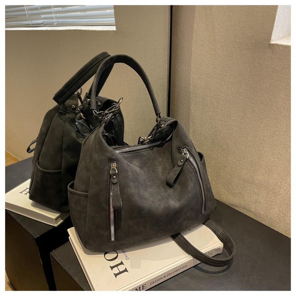 Stylish Synthetic Leather Duffel Bag - Adjustable Shoulder Strap, Multiple Compartments, Black or Khaki, Perfect for Short Trips and Casual Outings