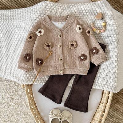 Completo cardigan in maglia autunno/inverno 2025 per bambina: Maglione in stile coreano con fiori 3D + pantaloni a zampa d'elefante