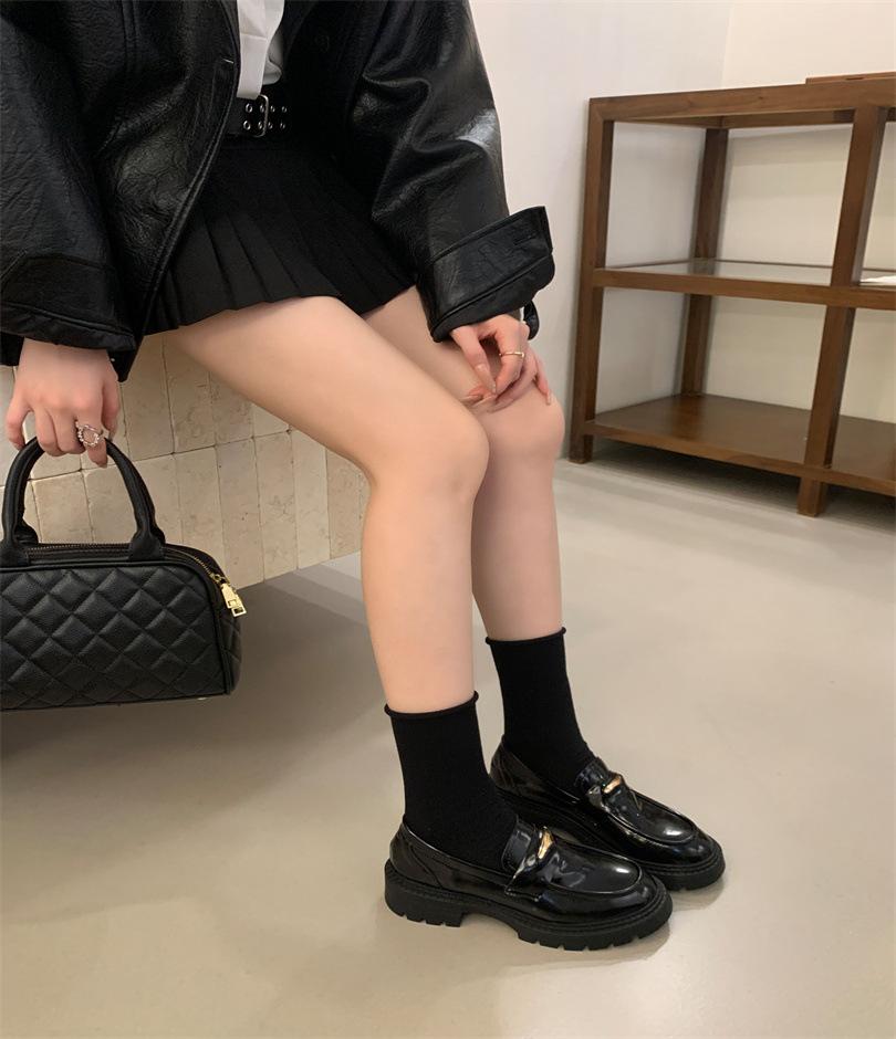 Маленькие туфли Мэри Джейн на толстой подошве маленькие кожаные туфли женские b2025 осень новые британский стиль на толстом каблуке лоферы с металлической пряжкой 39 матовый черный 4460₽