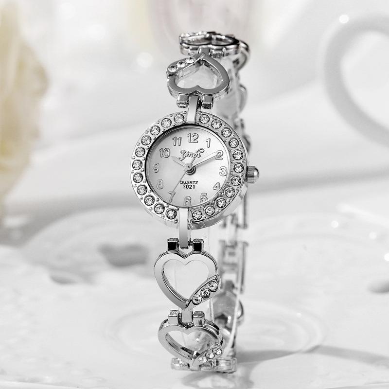 Montre Bangle à Quartz pour Dames avec Strass en Forme de Cœur Coréen - Style Fée de Mode