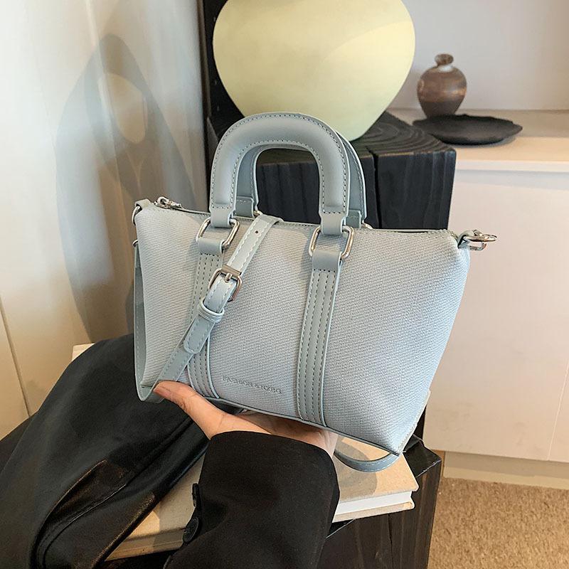 This year's popular bag women's large-capacity 2025 new fashionable textured shoulder bag summer versatile commuter tote bag