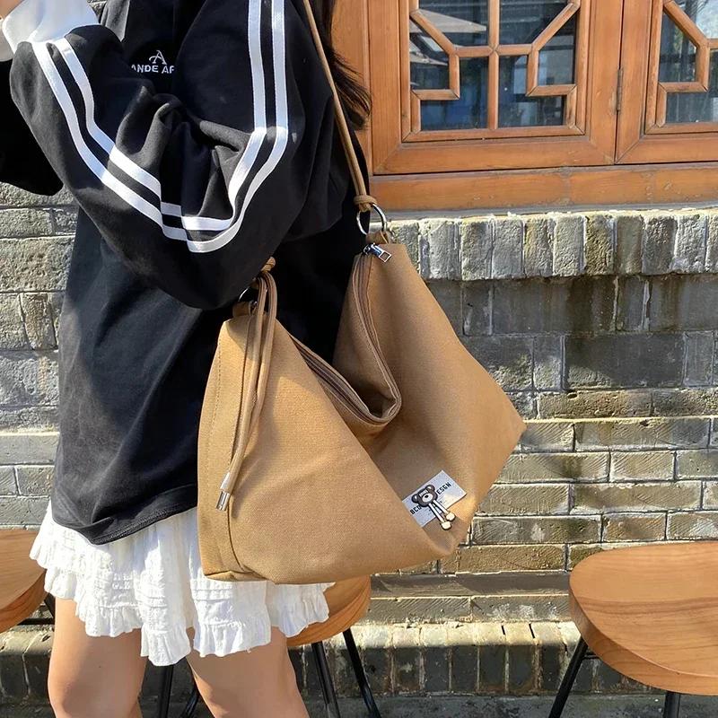 Large capacity feminine bag  portable and versatile  casual and fashionable  retro shoulder bag in fashion  new