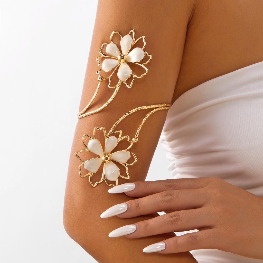 Bohemian Metal Flower Arm Bracelet Women Vintage Punk Style Hollow Bangle Adjustable Upper Arm Cuff Party Jewelry Accessory