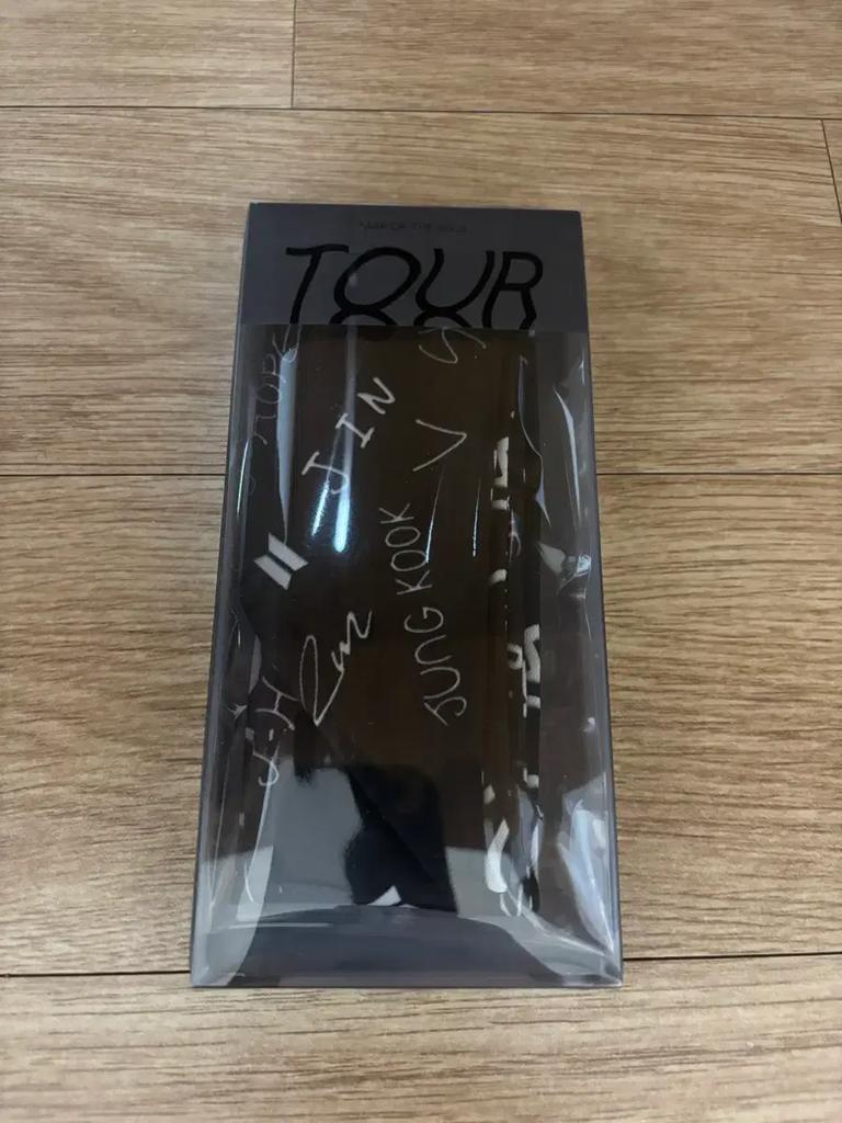 Balíček zboží z turné BTS Map of the Sol