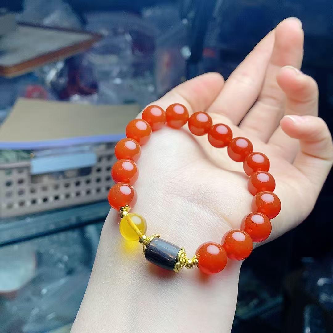 Simple and Versatile Unisex Red Agate & Agarwood Bracelet