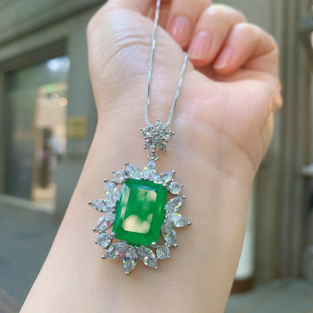 Jewelry Simulation Emerald Colored Treasure Pendant Retro Micro-Inlaid Zircon Women'S Necklace Pendant