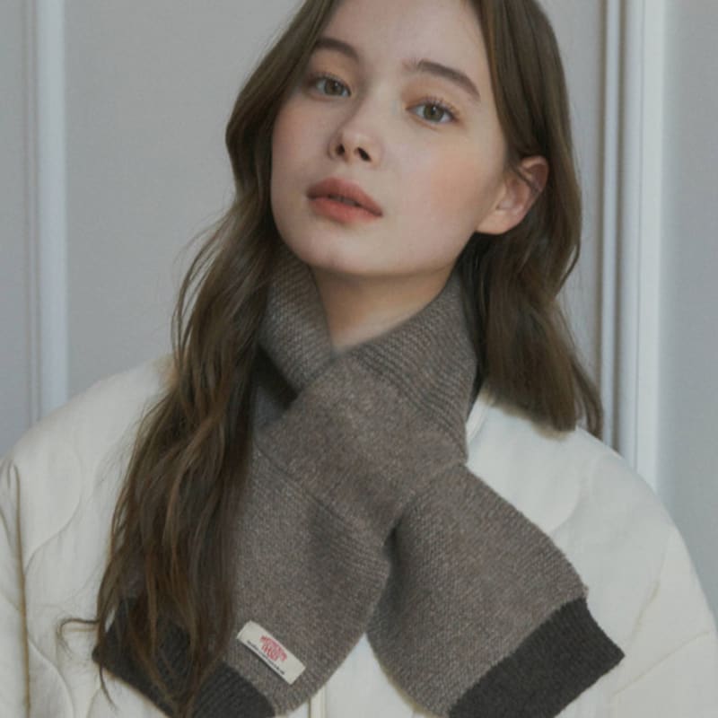 WEDNESDAYOASIS FÜR FRAUEN zweifarbiger kurzer Strickschal(4col)