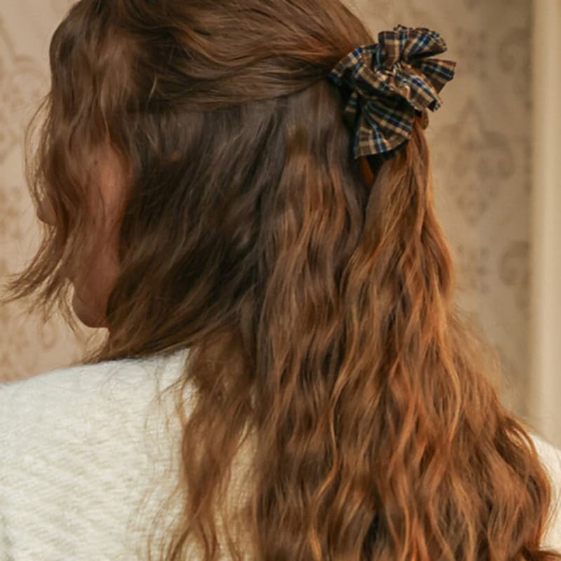 

DUNDROP DD_Autumn plaid round scrunchie_2color BROWN_FREE