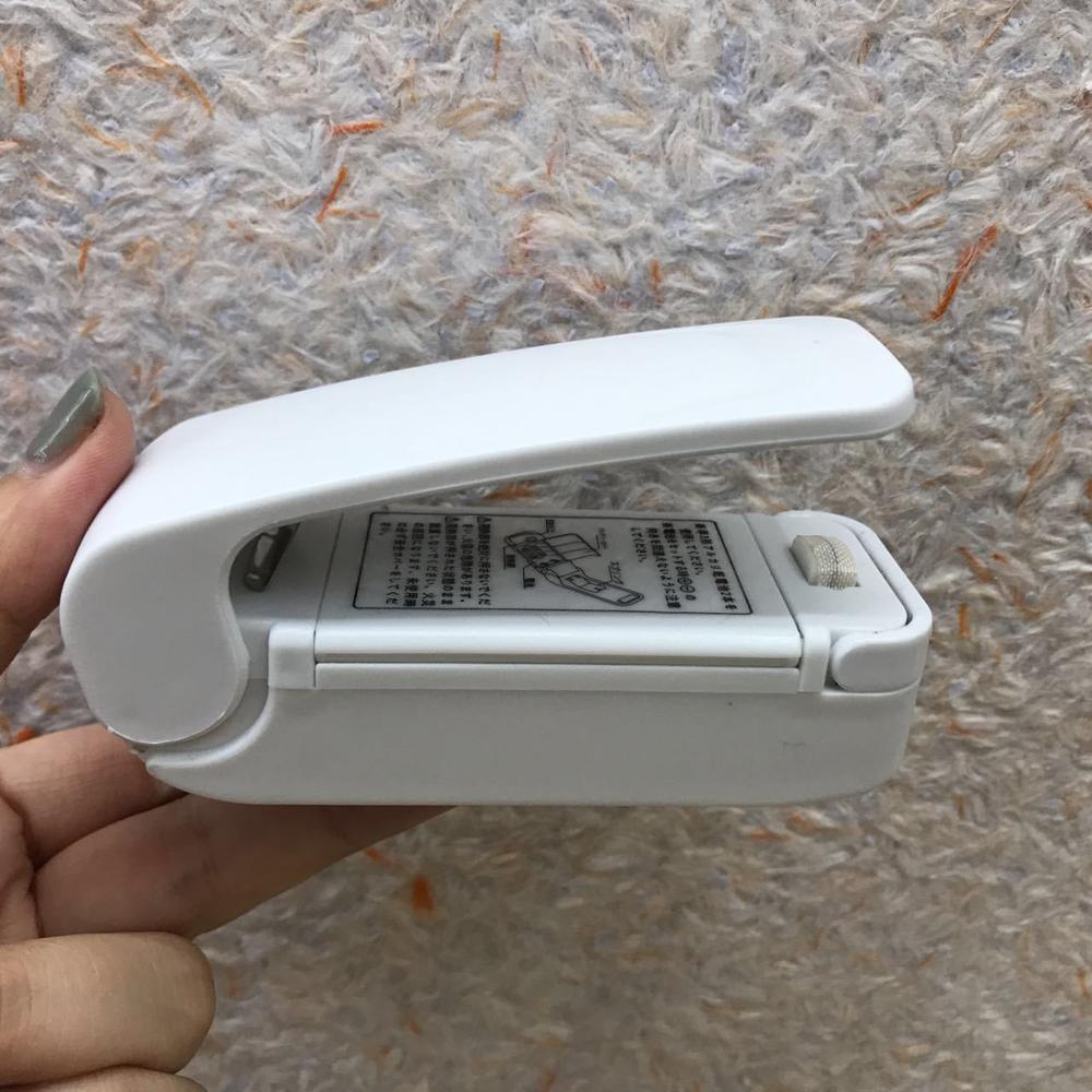 Mini Portable Electric Heat Sealing Machine Household Food Saver Capper for Plastic Bags Packaging - Compact Kitchen Gadget