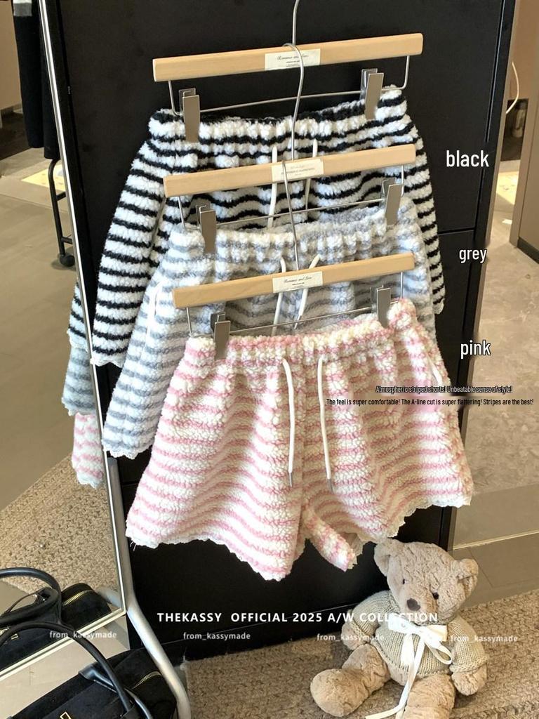 Rosa gestreifte Woll-Wintershorts für Damen mit Spitzenbesatz – hoher Bund, gerades Bein, A-Linien-Schnitt