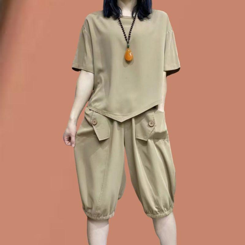 Chic Women's Plus Size Summer Two-Piece Set: Loose Short Sleeve T-shirt and Capris.