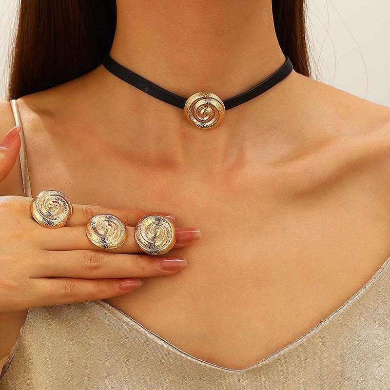 Bohemian Beach Style Conch Earrings & Necklace Set - Exaggerated Holiday Fashion Jewelry for Women