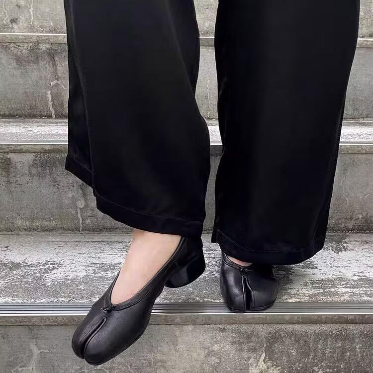Women's Chunky Heel Mary Jane Split-Toe Shoes: New Retro Pleated Design Ballet Flats