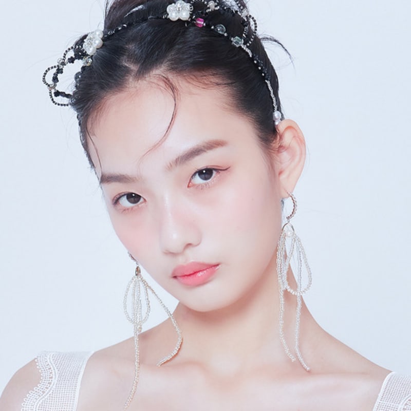 LOVUEE Sparkling Silver bow Earrings