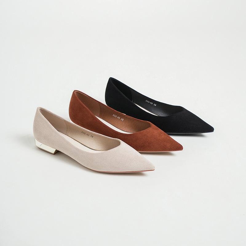 Single shoes women's thick heel autumn new versatile soft leather light mouth flat heel low heel pointed tip ladyshoes