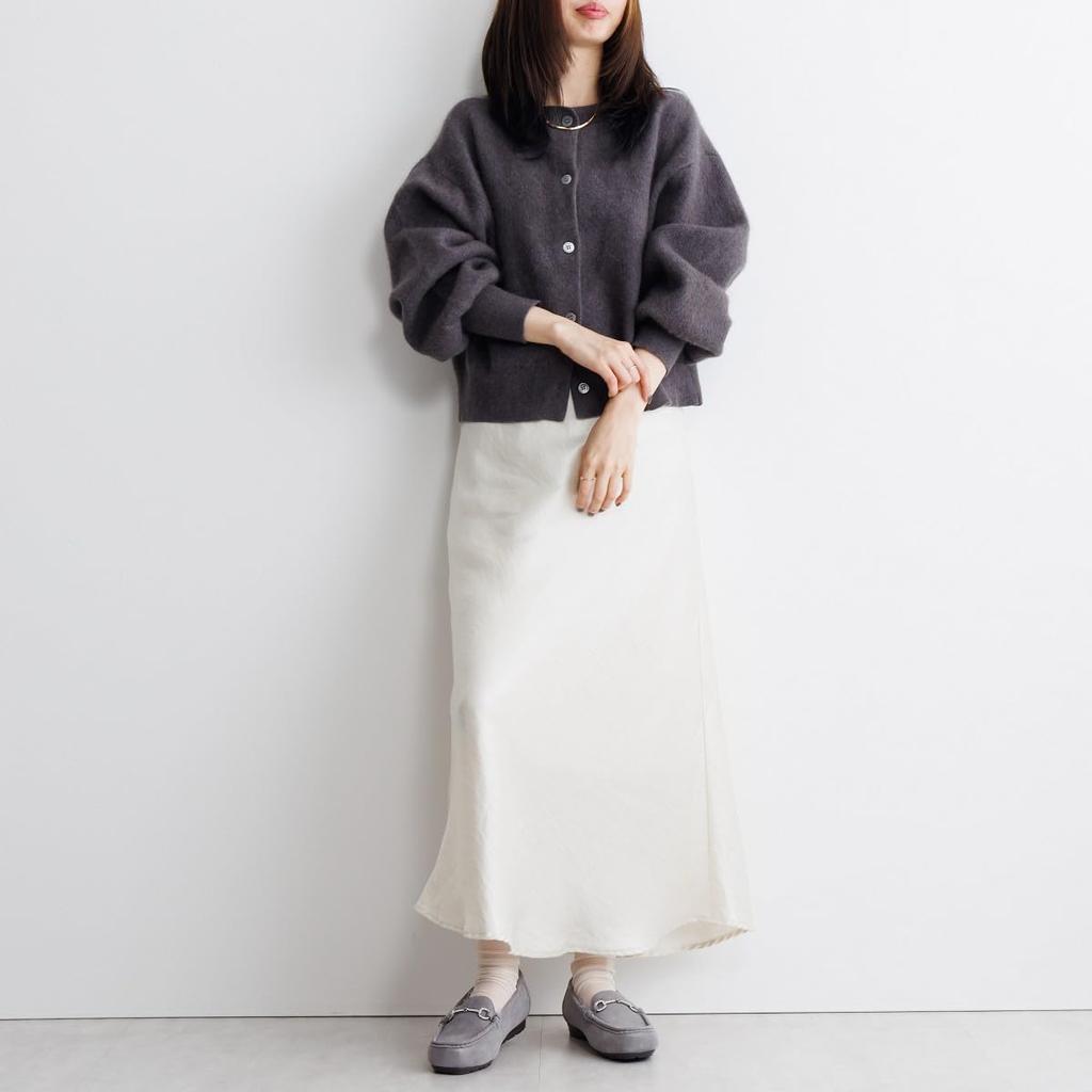 HIMIKO Himiko fluffy moccasins with beaded details, made of soft, fluffy genuine leather and featuring a warm cushioning. 651320, gray, size 245.