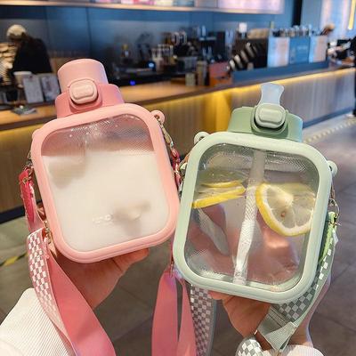Water Bottle Cute Square Water Bottle Plastic with Straw Portable Beverage Bottle Adult Children Summer Water Bottle Large Capacity 700ML