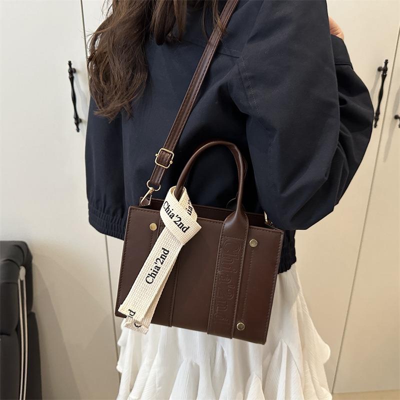 Women's Bag New Embroidery Thread Fashion High Sense Simple Fashion Commuter Oblique Span Bag Tote Bag Handbag