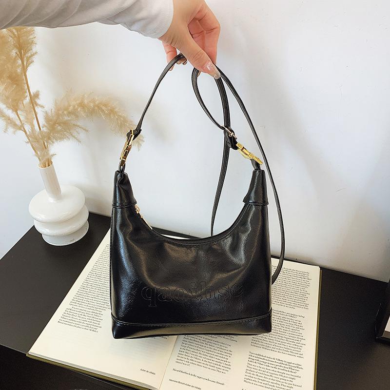 2025 winter new fashion simple solid color niche design retro underarm shoulder handbag dumpling bag