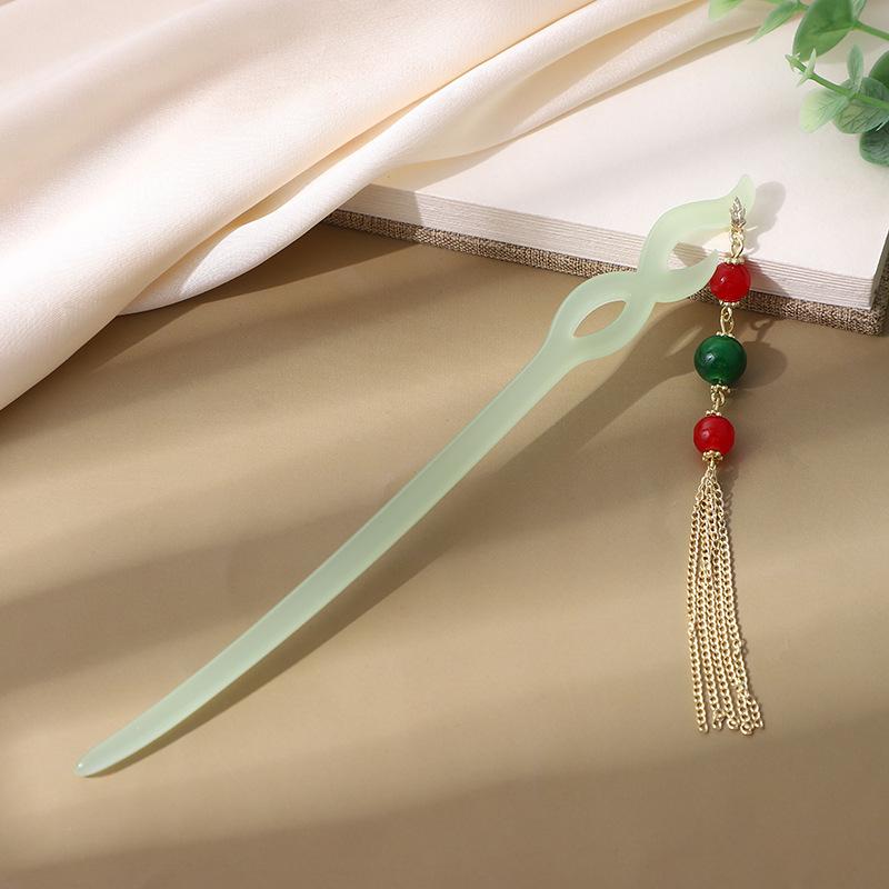 Exquisite geschnitzte Jade-Quaste Haarnadel für Hanfu und Hochsteckfrisuren für historische Kostüme