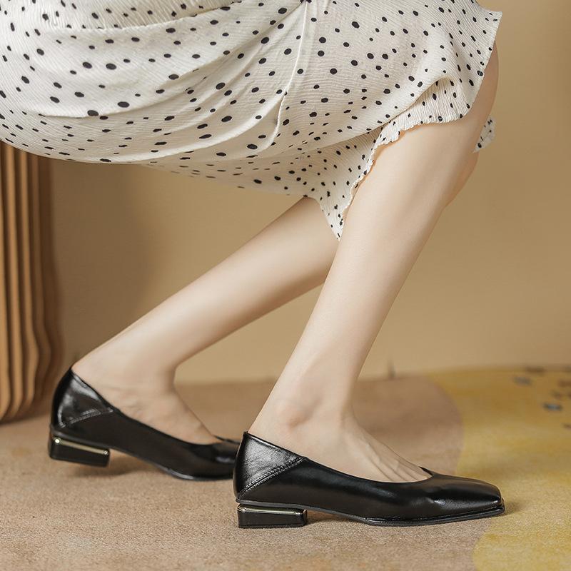 Shallow thick heel single shoes for women's summer and autumn new square head flat heel grandma shoes for women with one pedal