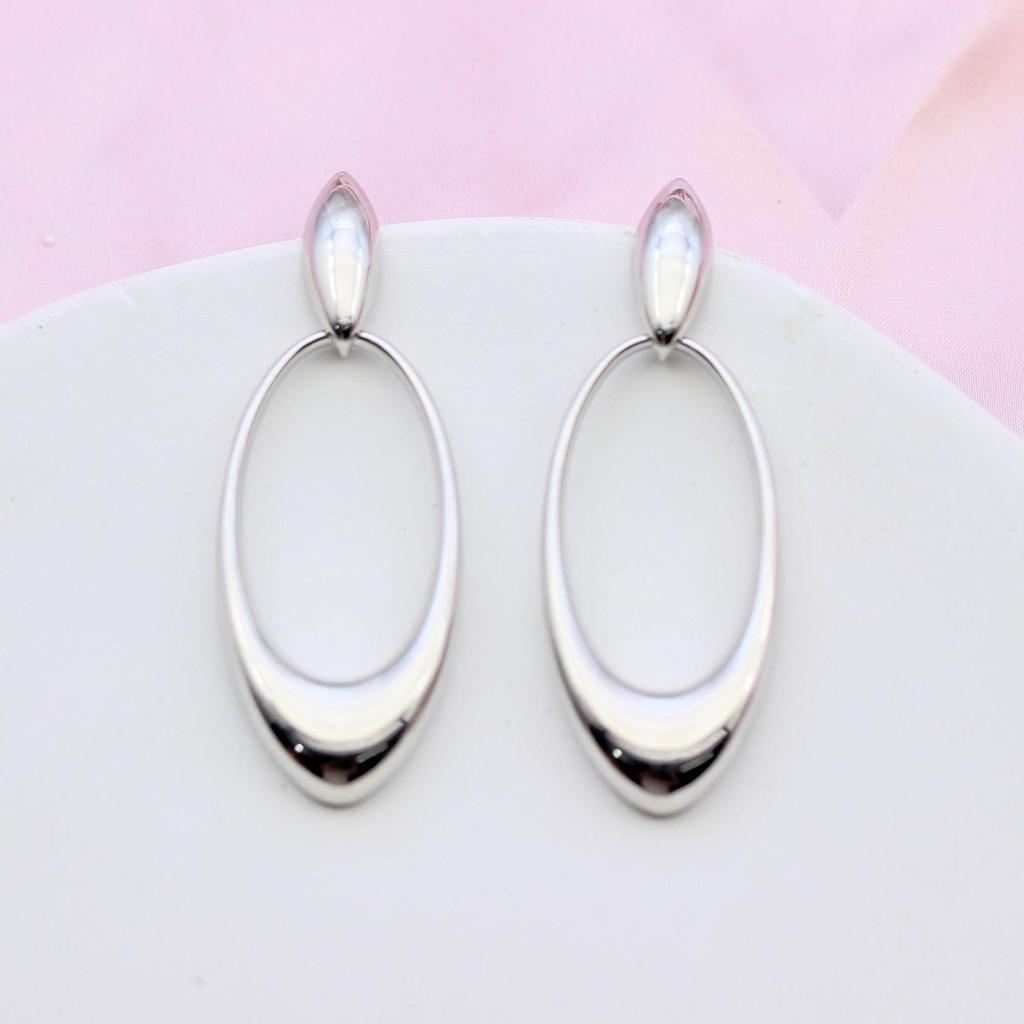 European & American Fashion Oval Gold-Plated Dangle Earrings - High Polished Trendy Design