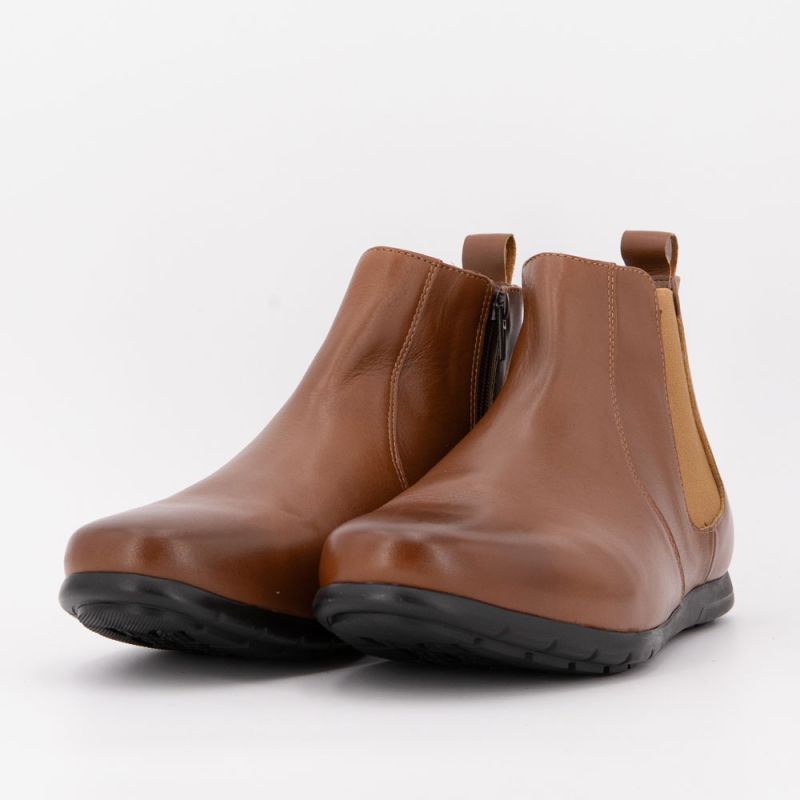 Bottines chelsea cuir cognac semelle noire Homme PIERRE CARDIN