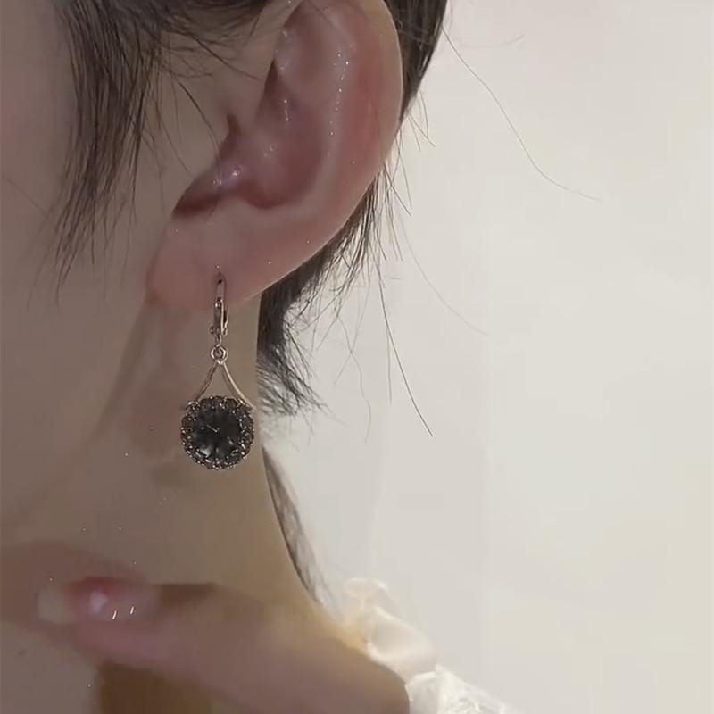 Retro Gray Zircon Round Earrings: Women's High-End Versatile Ear Cuffs with Hong Kong Style Luxury Appeal