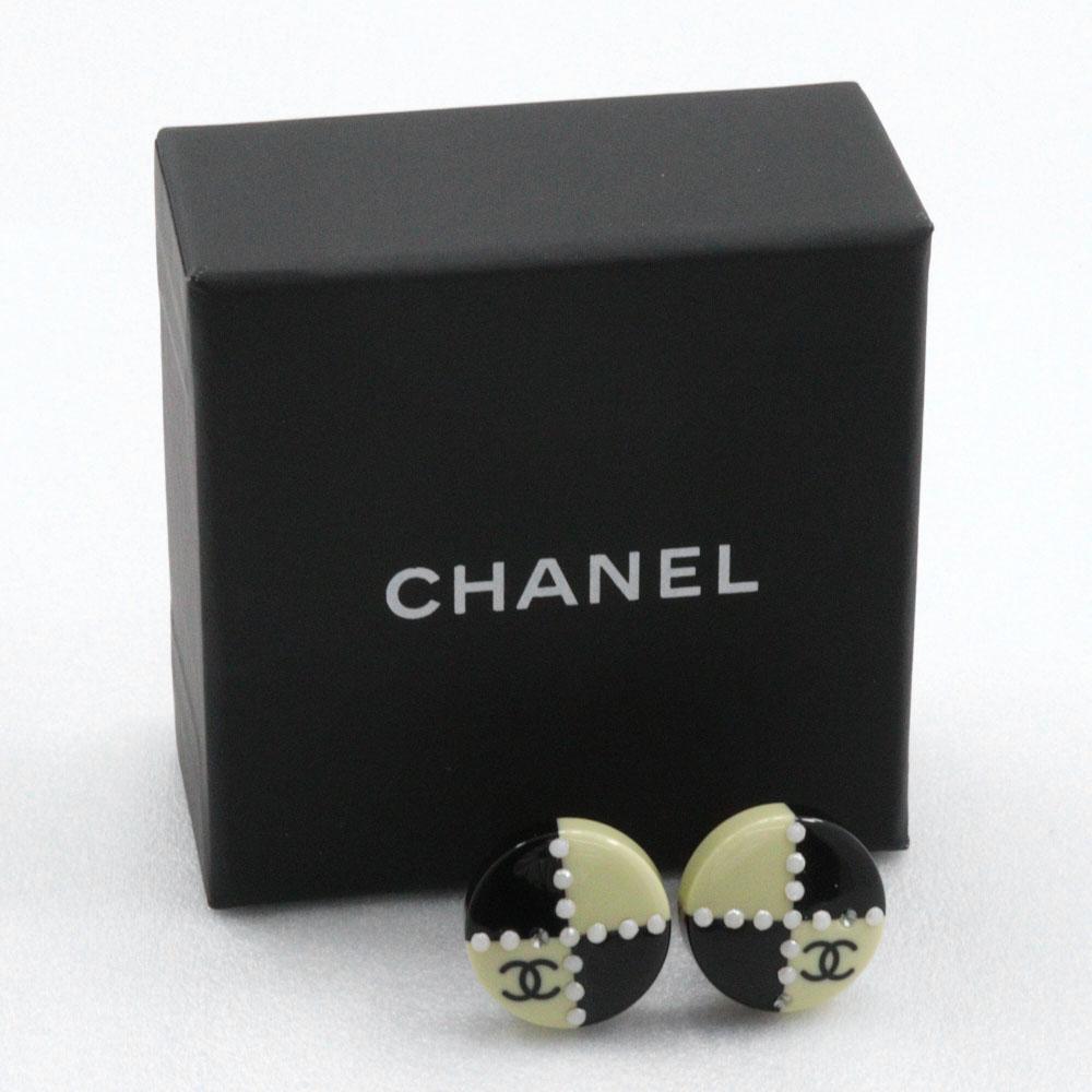 Chanel COCO Mark Earring By Color Black / White plastic/Plated Gold 6.9g Women Used