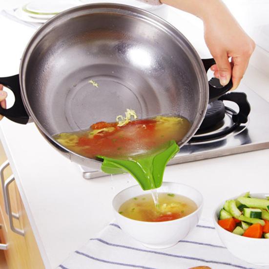 Silicone Kitchen Utensil Cookware Pan Bowl Leak-proof Rim Deflector Pourer Tool