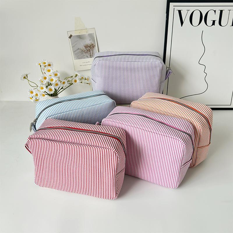 Striped Cosmetic Storage Bag Large Capacity Portable Women's Toiletry Pouch for Travel Business Trip Use