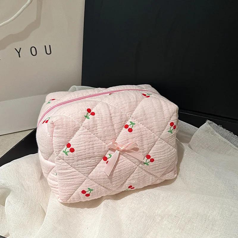Fashion Flower Quilted Makeup Storage Bag Portable Travel Organizer Cosmetic Toiletry Pouch Cute Make Up Handbag Clutch Purse