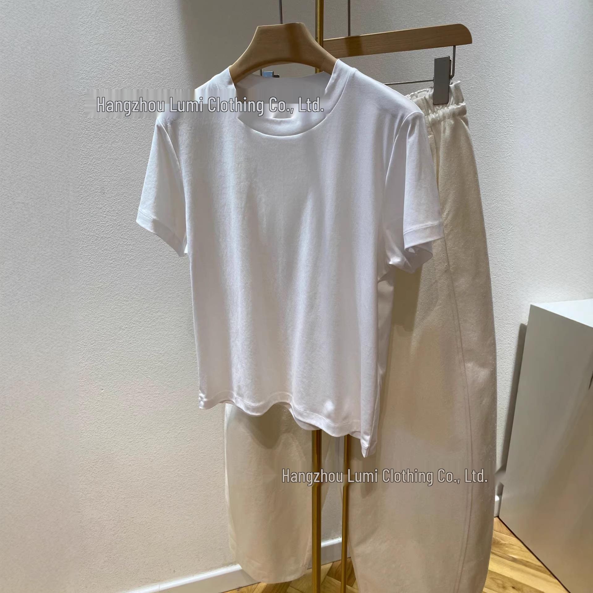 

Silk Tall & Slimming Short-Sleeve Women s T-shirt - Light Luxury Summer Wear Small чорний