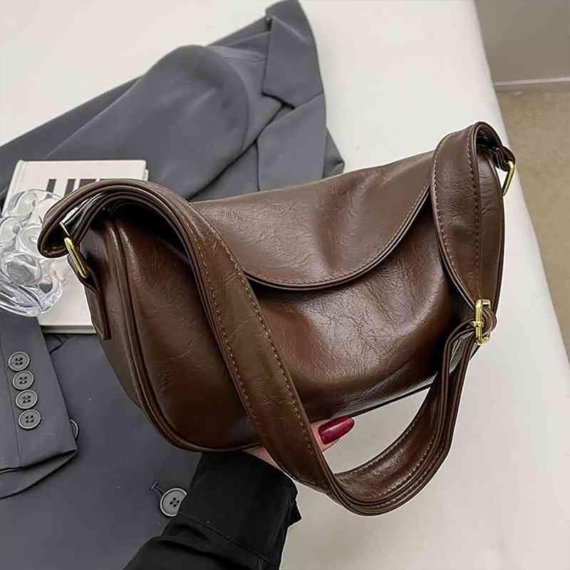 Bag women's new autumn and winter women's bags popular dumpling bags are now popular niche design messenger bags