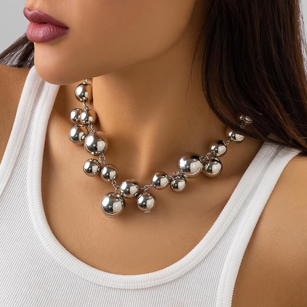 European-American Punk Choker: Oversized Bead, Imitation Pearl Necklace for Women.