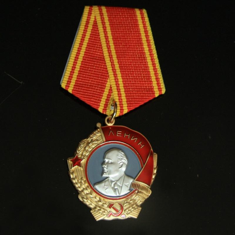 Советская военная медаль Ордена Ленина. Российская военная медаль. Знак CCCP.