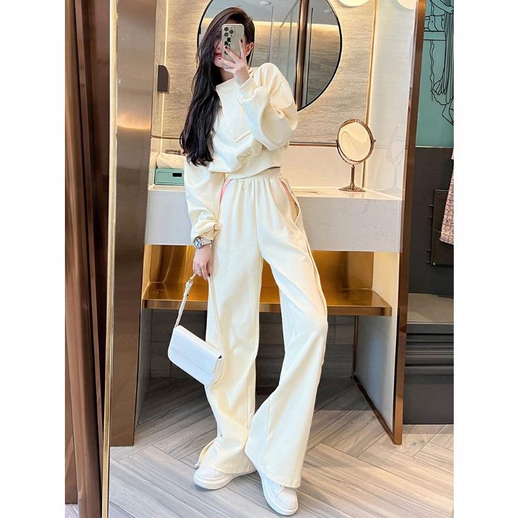 Korean Style Fashion Short Sweatshirt and  Pants Set for Women's Leisure Wear